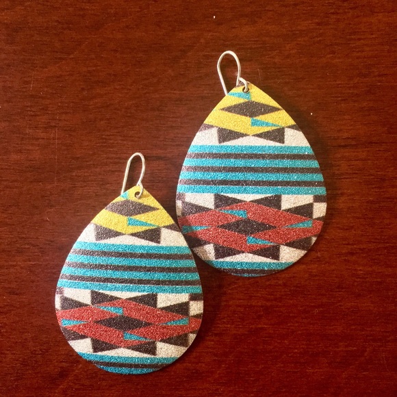 Women fashion dangle earrings - Picture 1 of 2